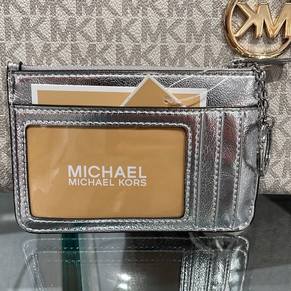 MICHAEL KORS
Jet Set Travel Small Top Zip Coin Pouch With ID
Silver 
NWT - Picture 5 of 16